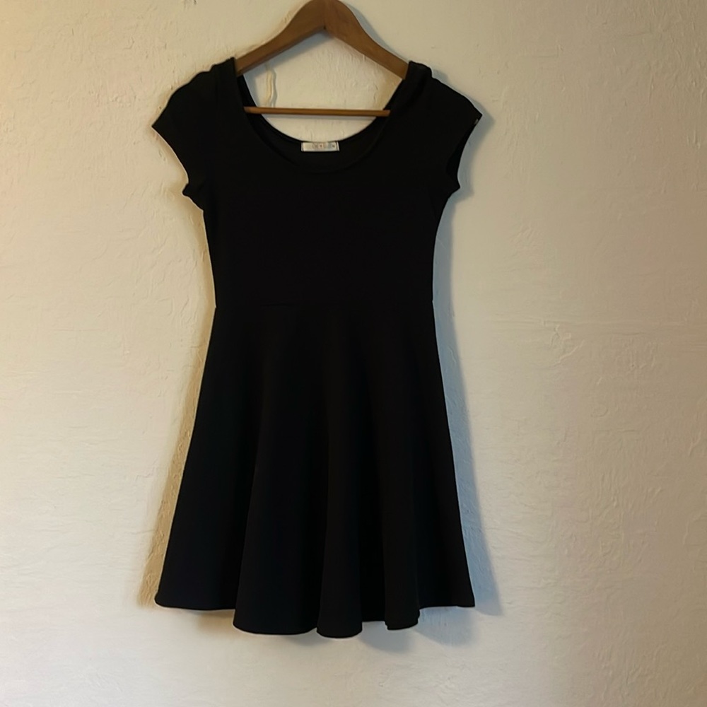 Black mid dress